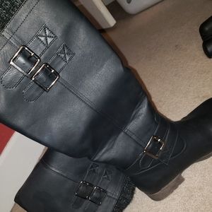 High 'sweater' black boots